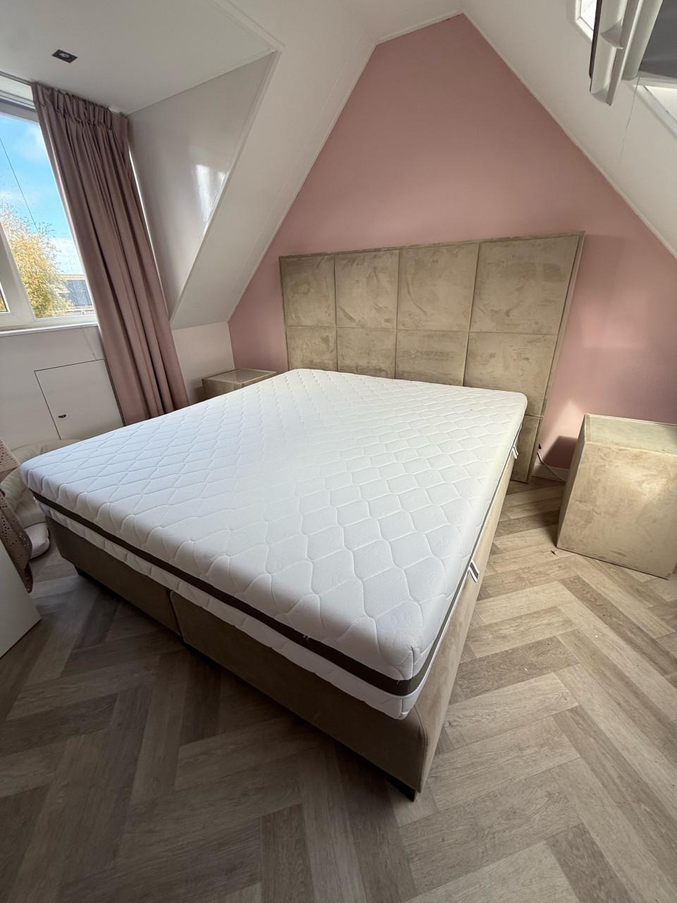 ZGAN: Luxe Boxspring met hoofdbord en 2 nachtkasten