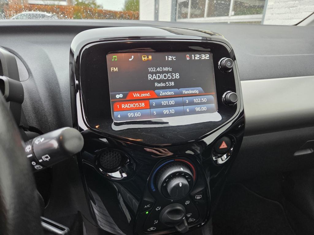 Peugeot 108 1.2 puretech 82 pk allure | lm velgen | getint glas | smartphon