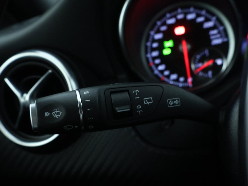 Mercedes-Benz A-Klasse 180 business solution amg | cruise control | stoelve