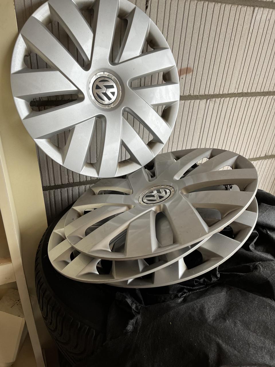 Winterbanden op stalen velg + wieldoppen