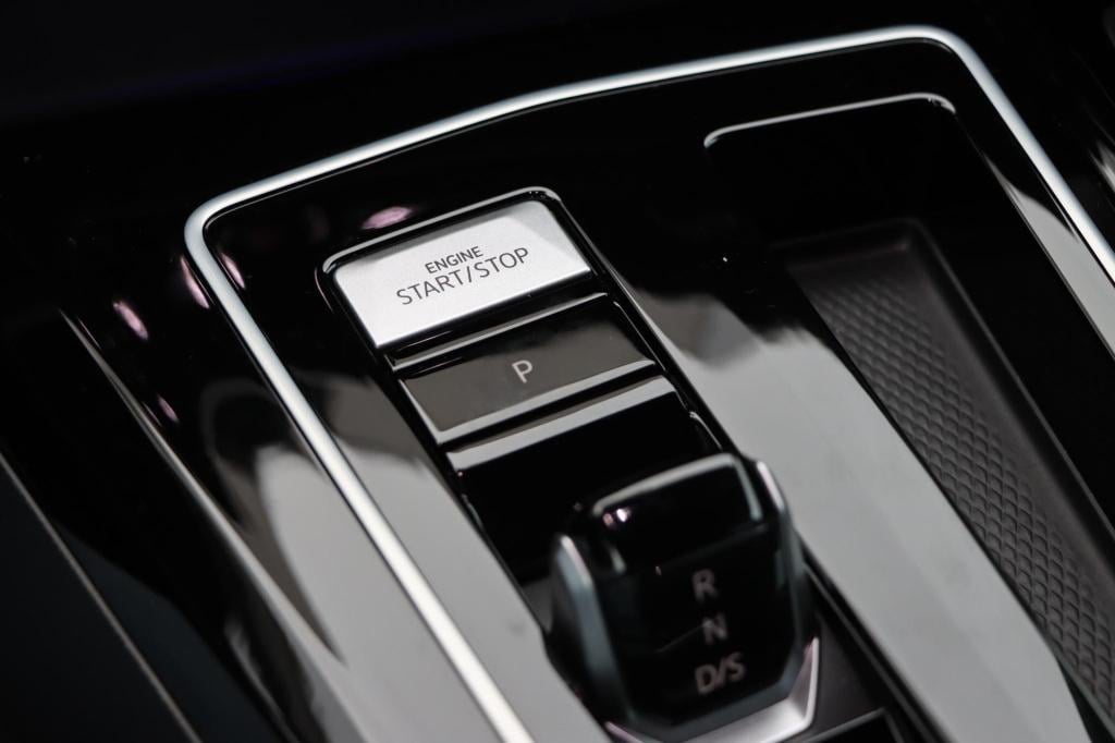 Volkswagen Golf 1.5 etsi r-line | 130pk | dsg7