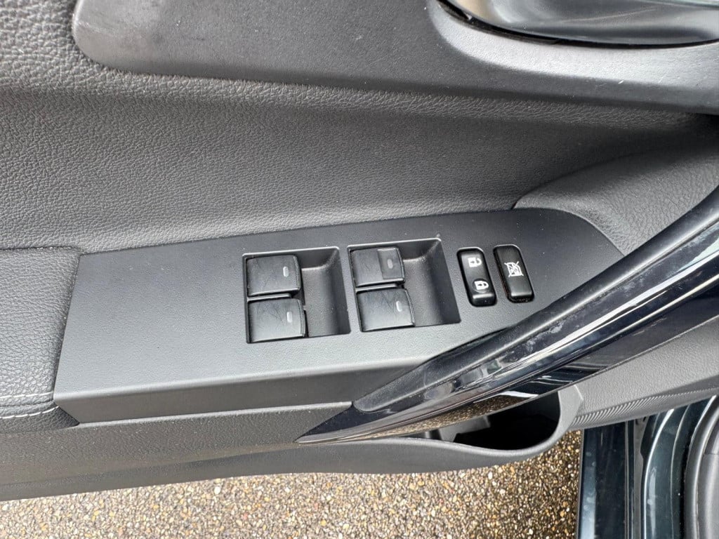 Toyota Auris 1.8 hybrid lease pro