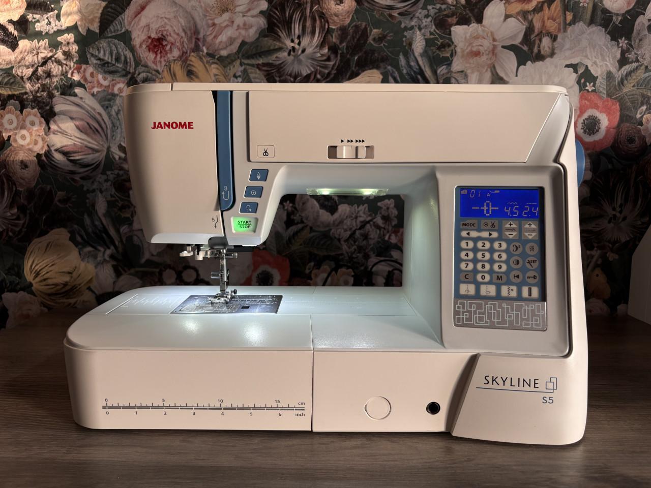 Janome Skyline S5 Naaimachine, complete set (quilten+trolley)