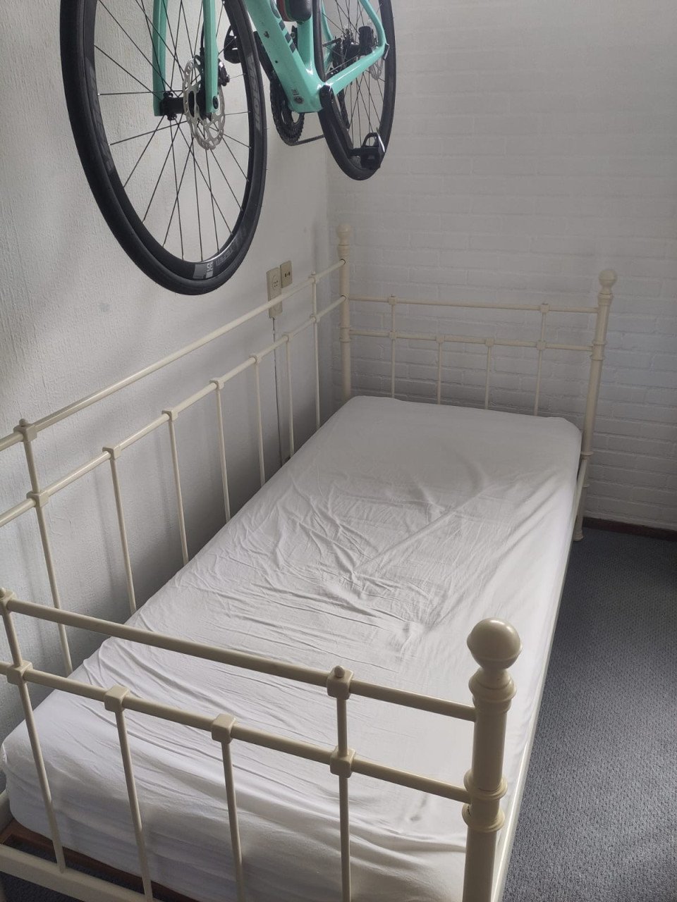 Leuk wit bed
