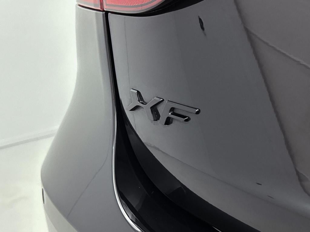 Jaguar XF 2.0 p250 hse | panoramadak | navigatie | apple carplay / android 