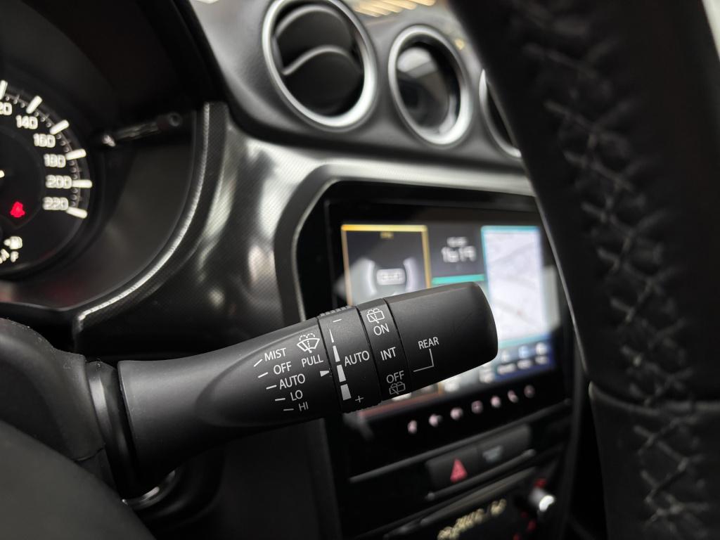 Suzuki Vitara 1.4 boosterjet style smart hybrid