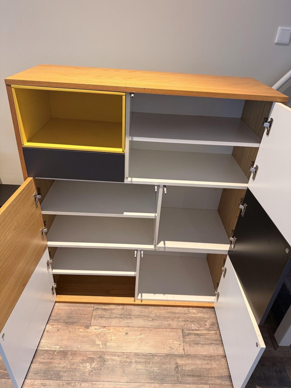 Mooie designkast hout/wit/antraciet/geel