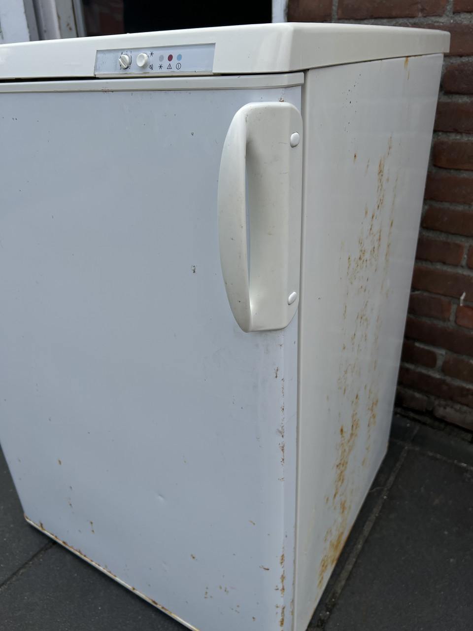 Tafelmodel vrieskast 4 laden, 85x60 cm. inhoud vriezer 110 liter