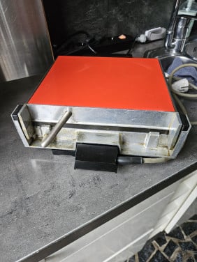 Mooie jaren 70 Tefal Retro Contactgrill in de kleur rood/oranje...