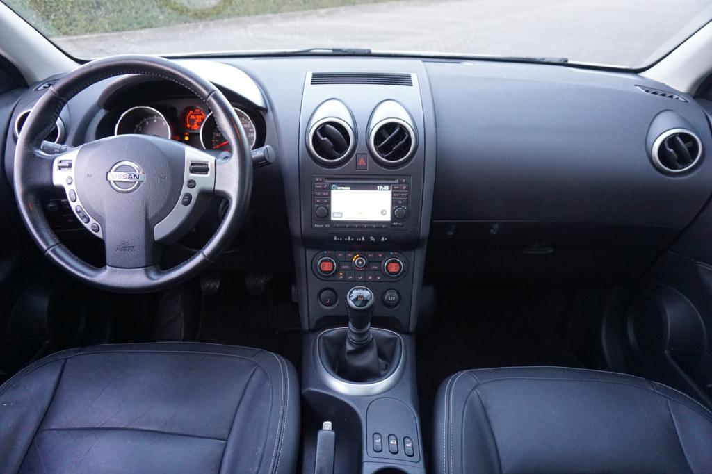 Nissan Qashqai 2.0 tekna climate / navi / cruise / camera / bt / stoelverw.