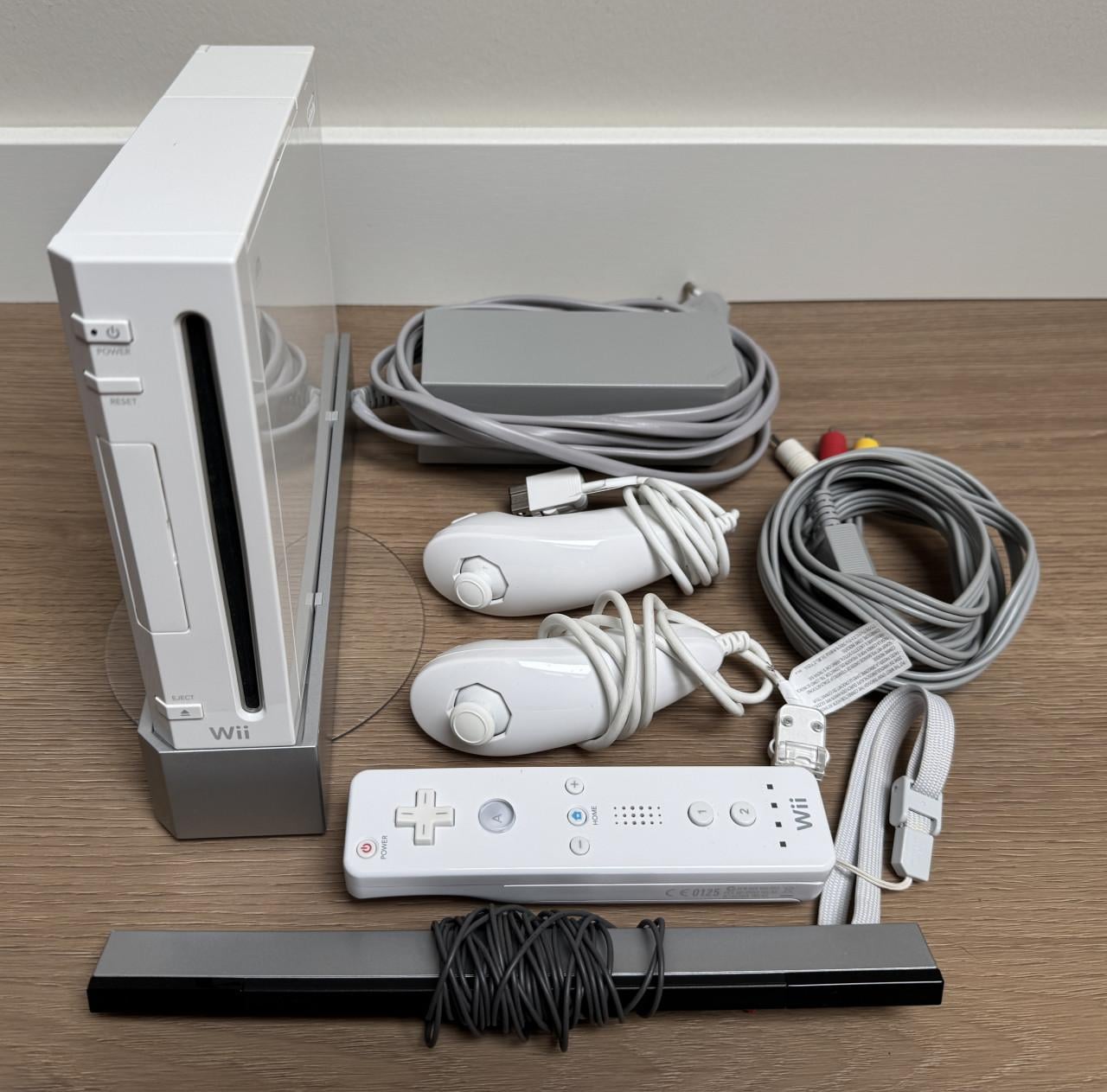 Nintendo Wii | 1 controller | 2 Nunchucks | Homebrew