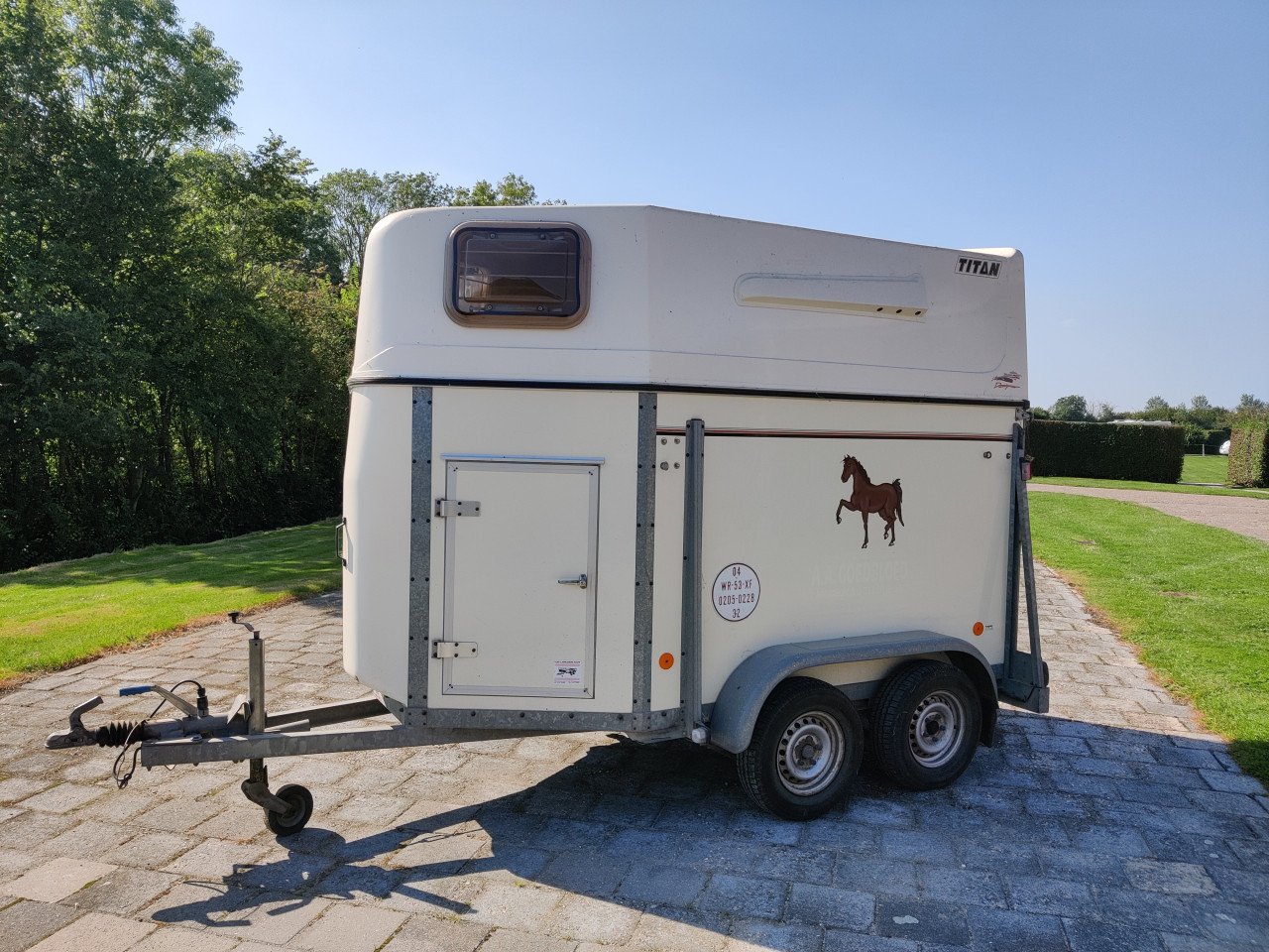 Titan 1,5 paard trailer met zadelkamer