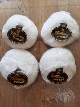 SCHACHENMAYER , DUNJA - 4  NIEUWE BOLLEN MOHAIR - WIT -