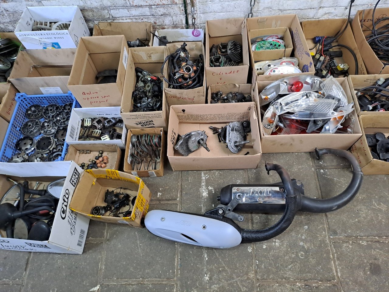 Te koop hele grote partij peugeot vivacity onderdelen