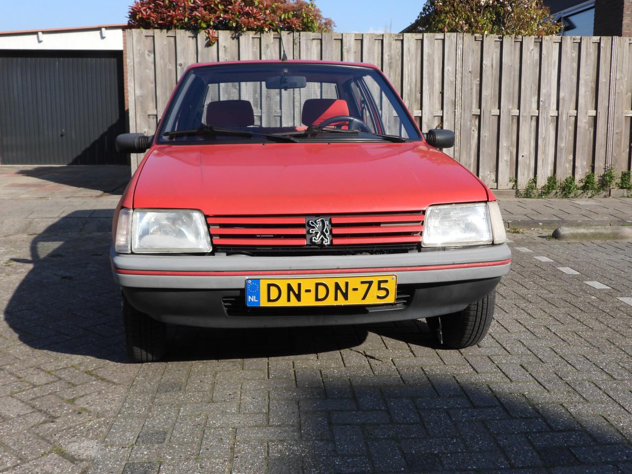 Peugeot 205 Accent 1.1  Rood