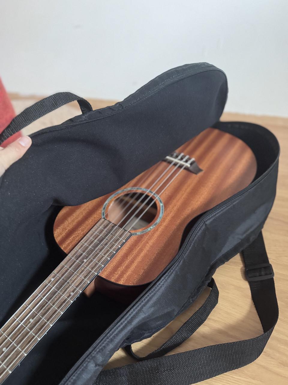 Nieuw. Cordoba Mini klassieke gitaar met tas.