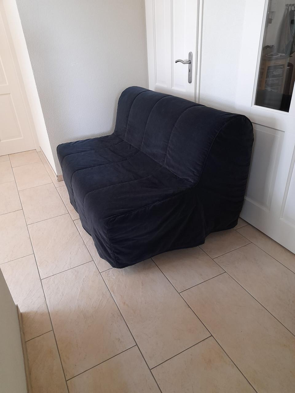 Slaapbank  140 x 190 x 42H (in goede nette staat )