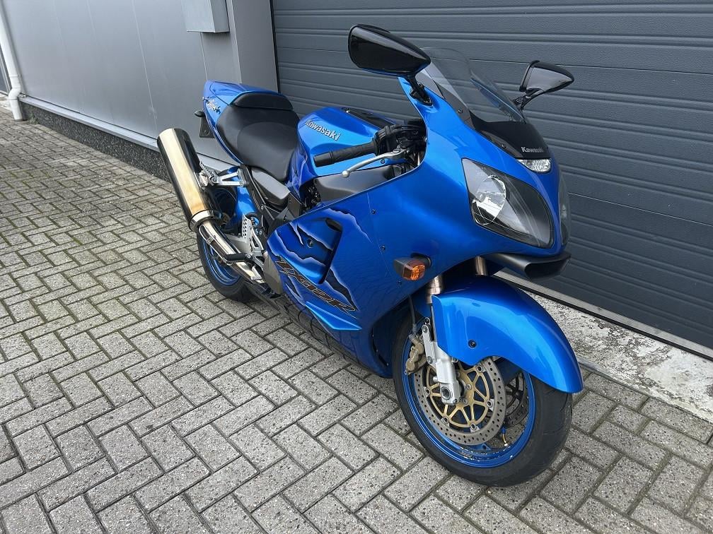 Kawasaki ZX12R uit 2002 met lichte kuipschade, rijklaar mee voor €2250,-
