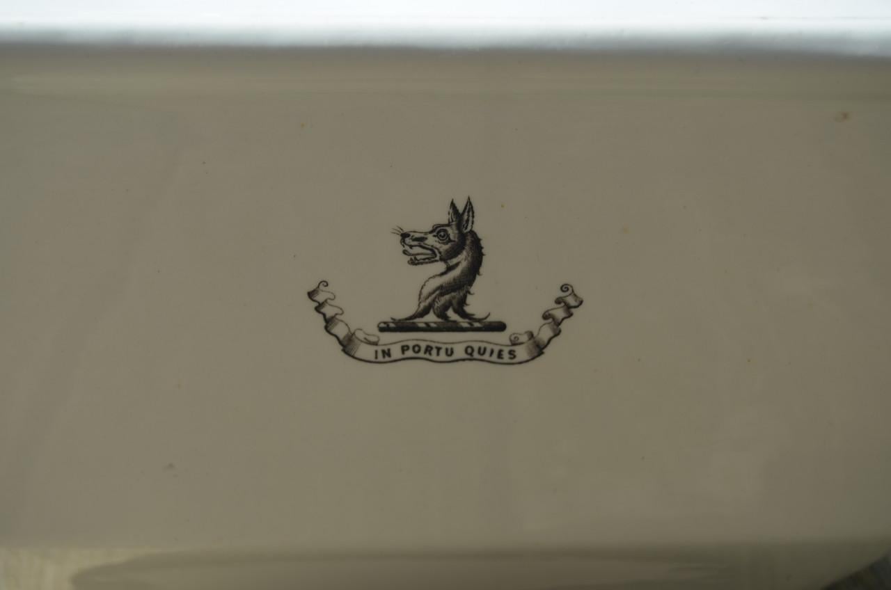 Fraaie aardewerk Engelse terrine in prima staat!