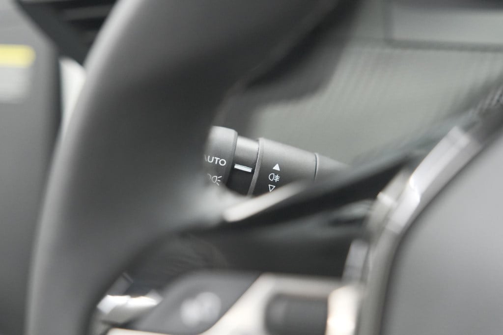 Peugeot 208 puretech 100 allure pack | camera | apple carplay | stoelverwar