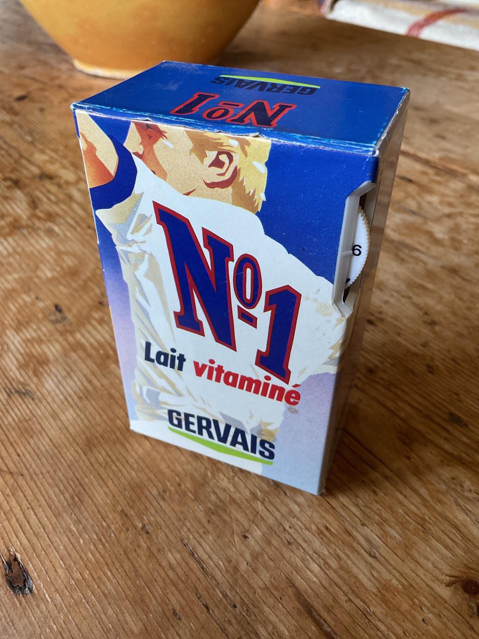 Vintage radio ( Gervais melkpakje )