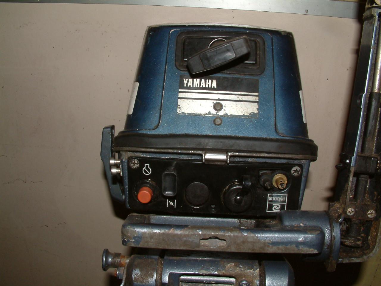 Buitenboord motor Yamaha  8 pk  langstaart 2 takt met onderdelen 20 L tank