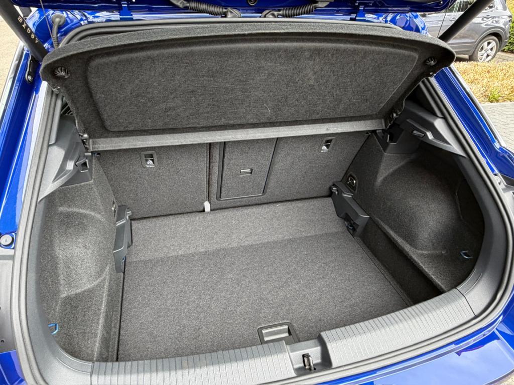 Volkswagen T-roc 1.5 tsi 150pk dsg r-line | trekhaak | camera | keyless | e