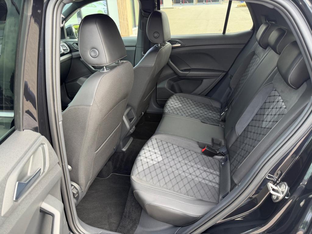 Volkswagen T-cross 1.5 tsi 150pk dsg r-line | camera | trekhaak | navi | iq