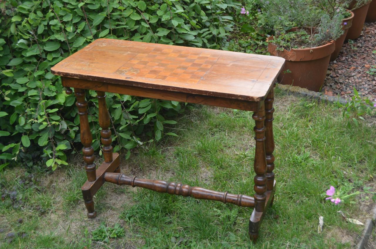 Antiek schaaktafeltje