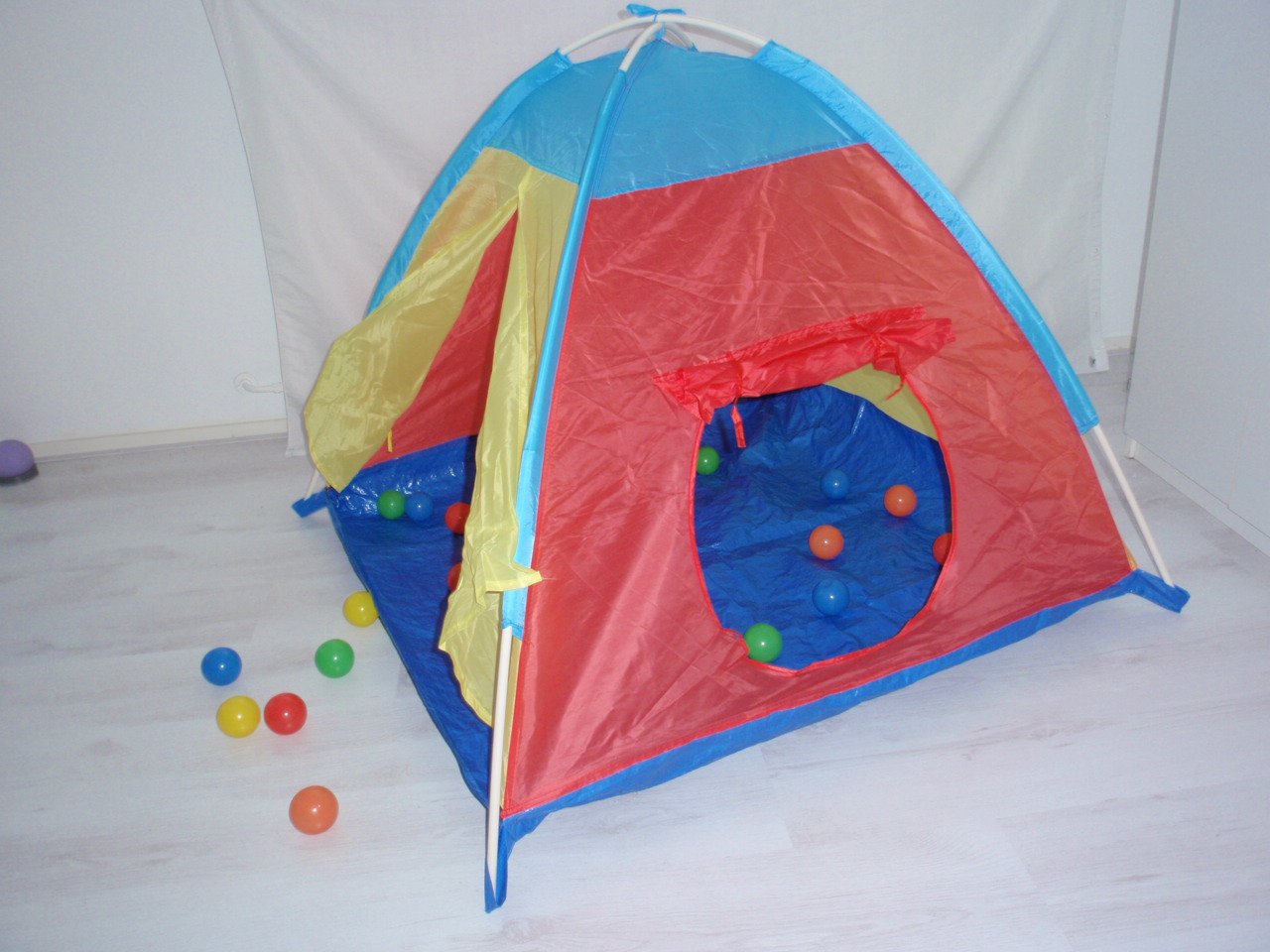 Speeltent met ballen