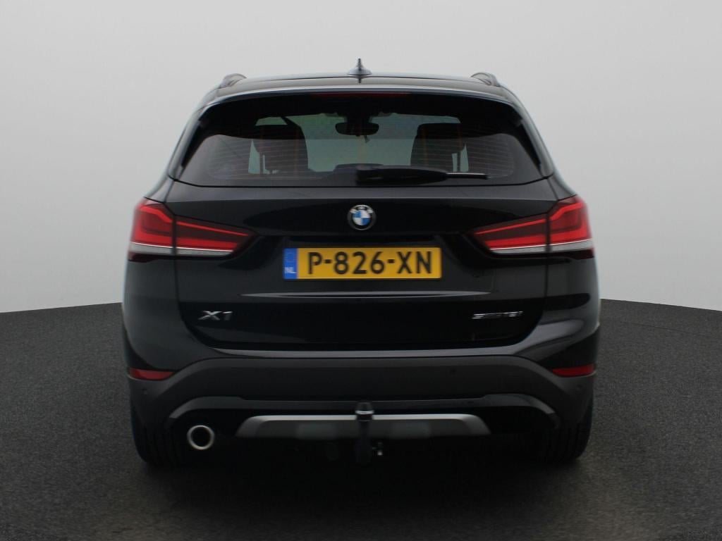 BMW X1 sdrive18i business edition | automaat | navigatie | head-up display