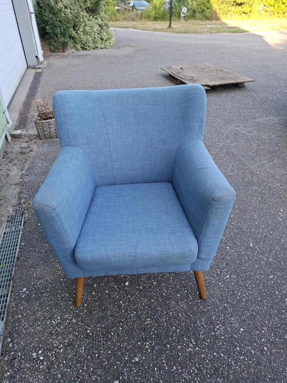 2 mooie lichtblauwe fauteuils
