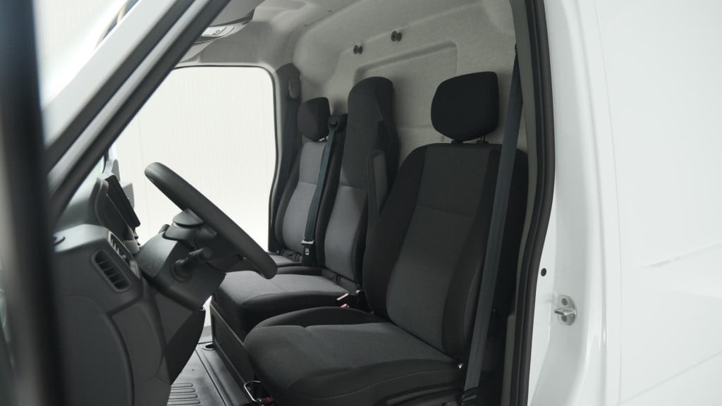 Renault Master t33 2.3 dci 135 l2h2 comfort | direct leverbaar | navigatie 