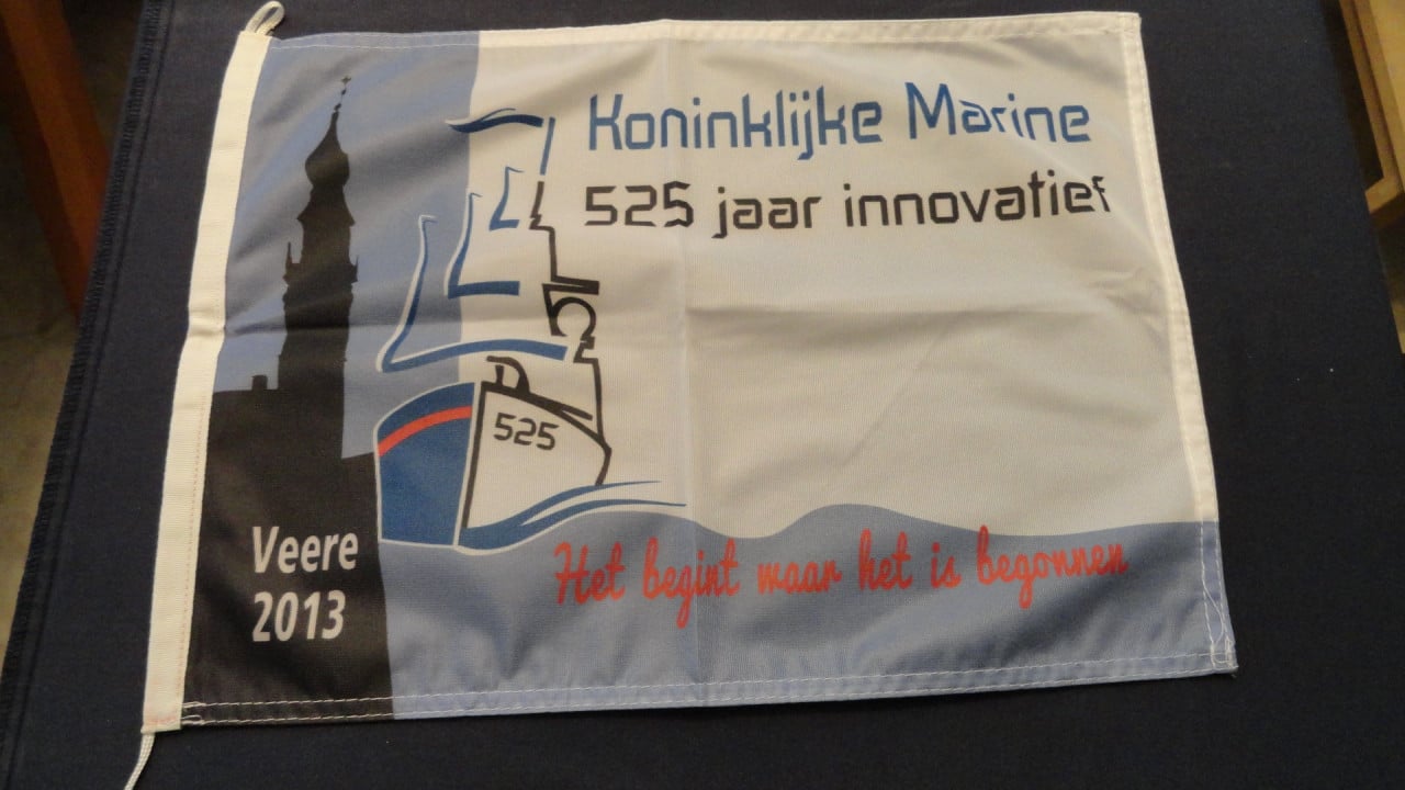 Vlaggen – Koninklijke Marine 525 jaar –zie foto’s Collectors item