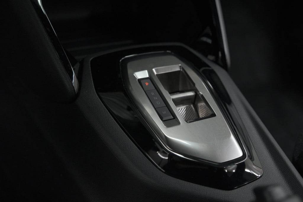 Peugeot 2008 puretech 130 eat8 active pack | parkeersensoren | apple carpla
