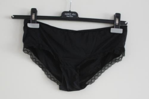 Zwarte onderbroek met kant maat 42
