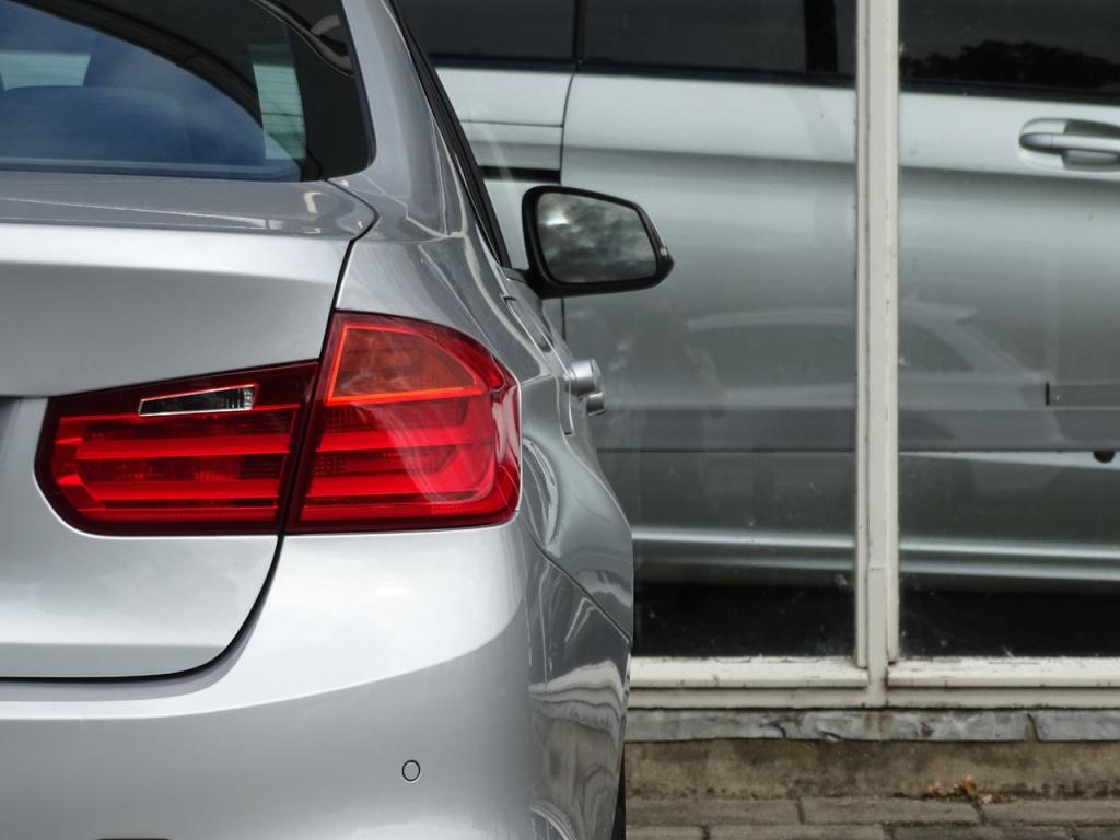 BMW 3-serie 320i executive automaat | 18" | afn. trekhaak | bluetooth