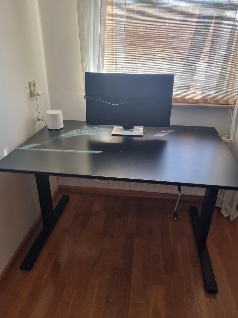 Bureau 80x120 cm. (In hoogte verstelbaar)+ bureaustoel