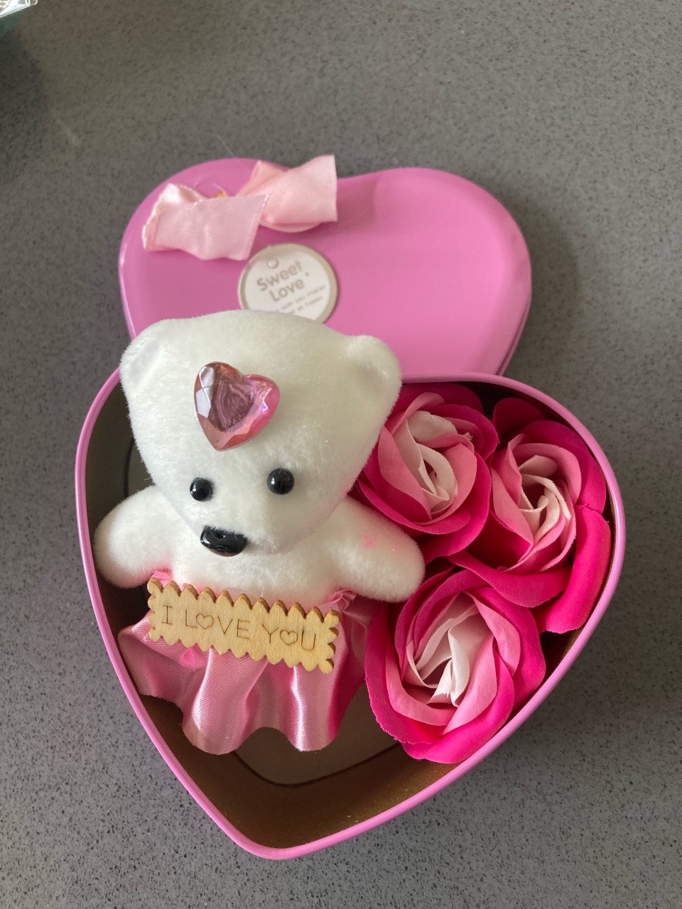 Partijtje I love you blikjes en doosjes.alles nieuw in de verpakking