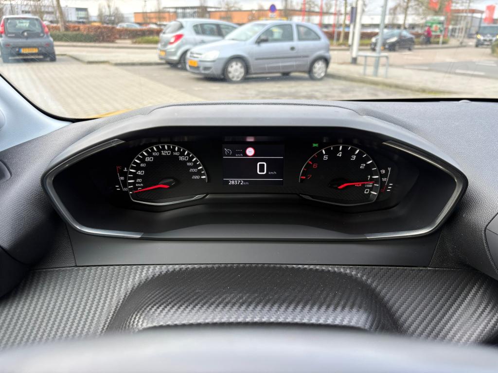 Peugeot 208 1.2 puretech blue lease active