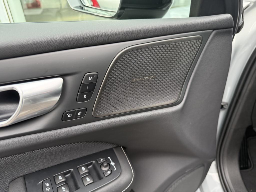 Volvo V60 t6 398pk recharge plus dark| adap.cruise| 360camera| trekaak