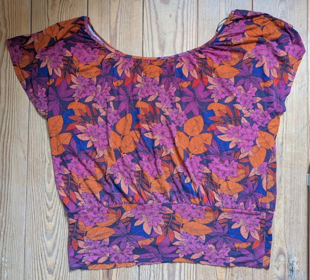 Shirtjes, blouses, hempjes en jurken (23 stuks)