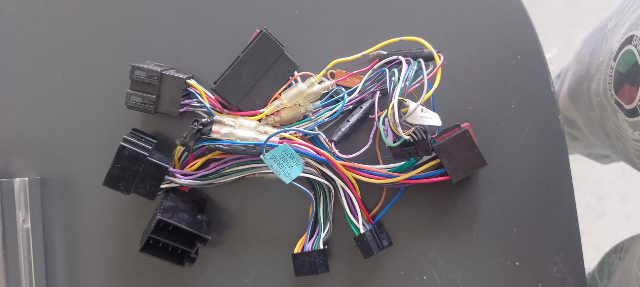 Subwoofer met 2 Radio's , condensator en kabels