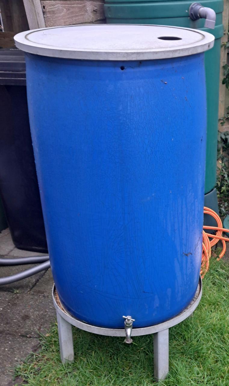 Regenton op standaard