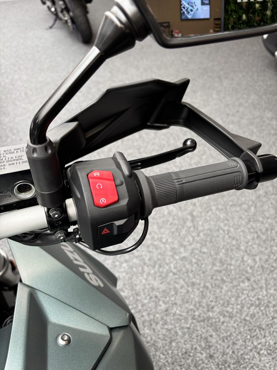 Suzuki V-STROM 800 - BJ 2024 - 3.874 km