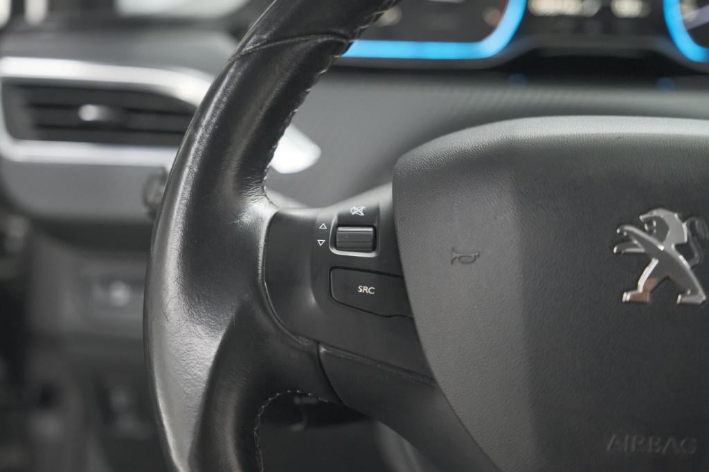 Peugeot 2008 puretech 110 allure | trekhaak | parkeersensoren | navigatie