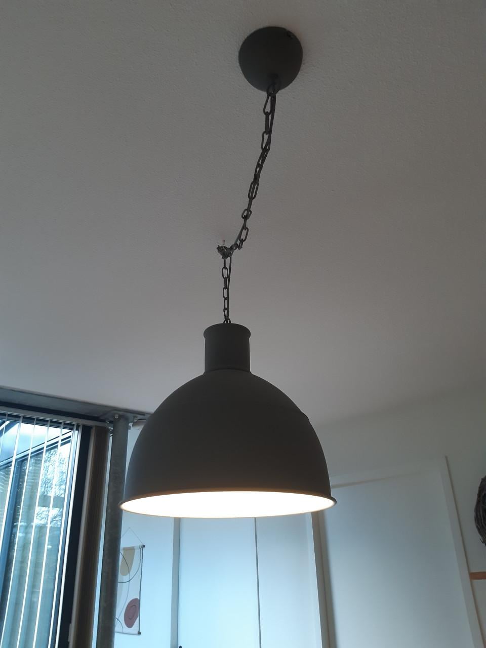 Indistruele lamp in goede staat