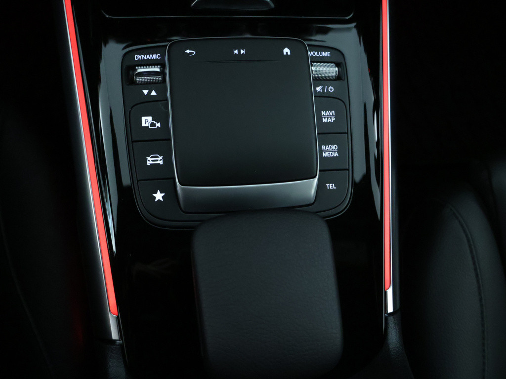 Mercedes-Benz Glb 180 business solution luxury | trekhaak | sfeerverlichtin