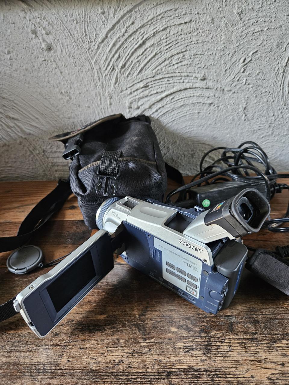 Sony DCR-TRV16E Digital Handycam met tas en lader