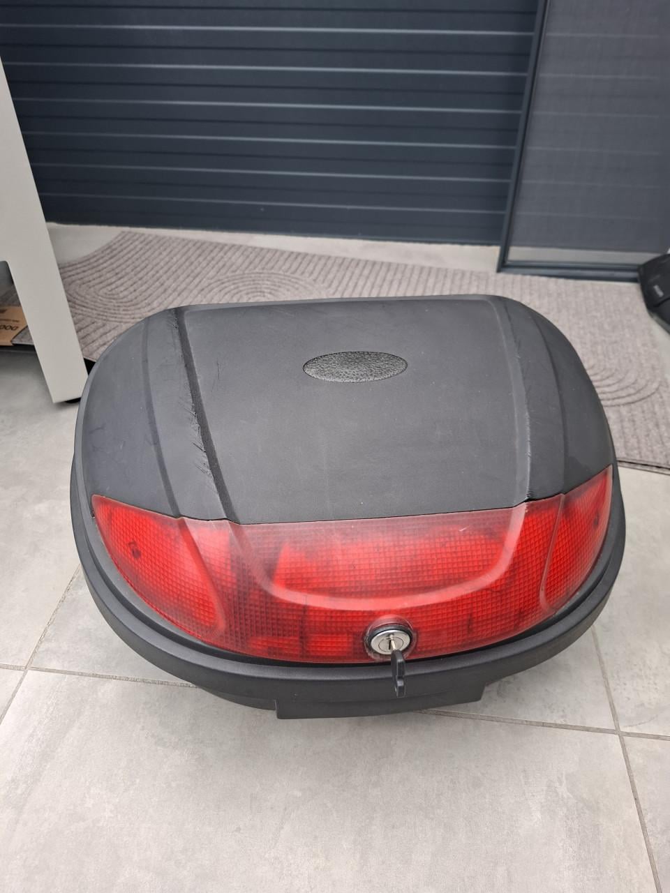 VidaXL-Topkoffer-voor - motorfietsen -72 -L - voor - 2 - helmen. 1x sleutel
